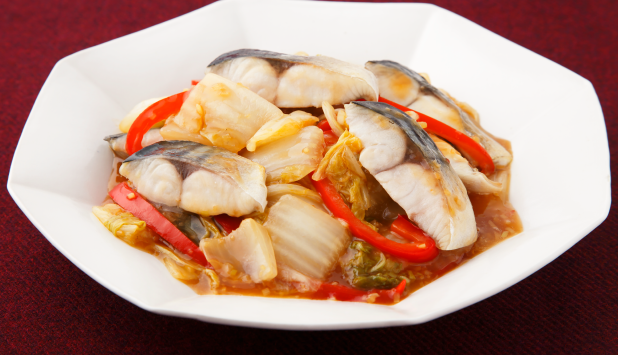 นอร์วีเจียนซาบะและหอยนางรมนึ่งผักกาดขาว