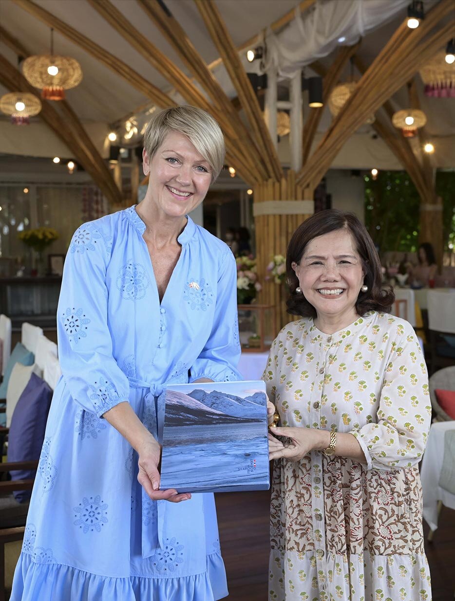 เมนูอาหารทะเลที่บรรจงเขียนด้วยมือ